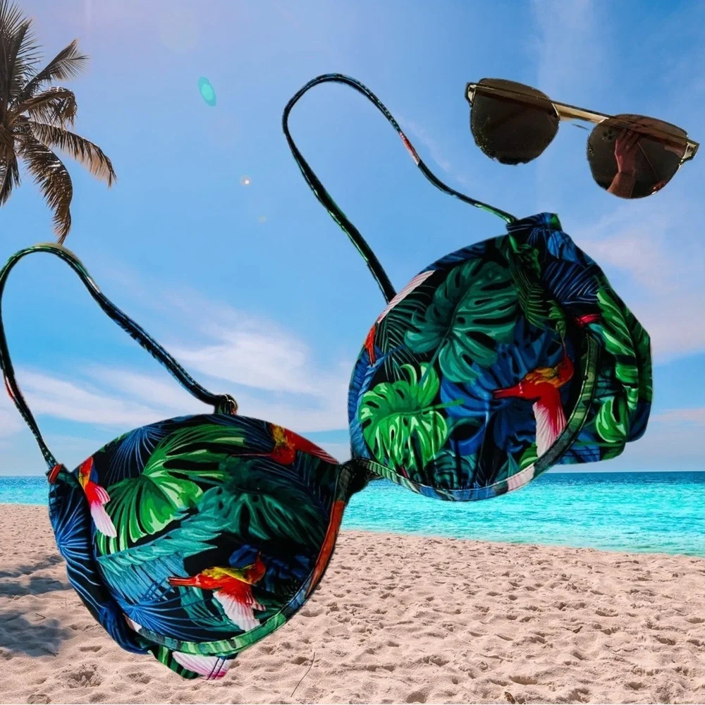 LA VIE EN ROSE Tropical Bikini in Size Small - Embrace the Sun, Sand, and Style!